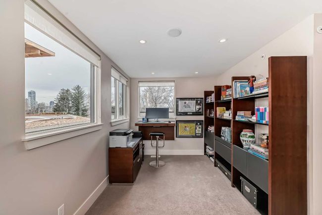 1809 Broadview Road Nw, Home with 4 bedrooms, 4 bathrooms and 3 parking in Calgary AB | Image 39