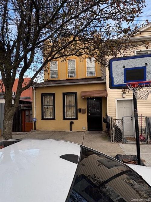 1011 Hemlock St, Brooklyn, NY, 11208-5511 | Card Image