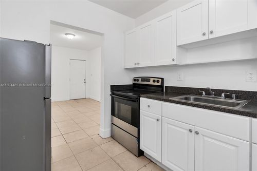 apt-3-2050 Lincoln Ave, Opa-Locka, FL, 33054-7800 | Card Image