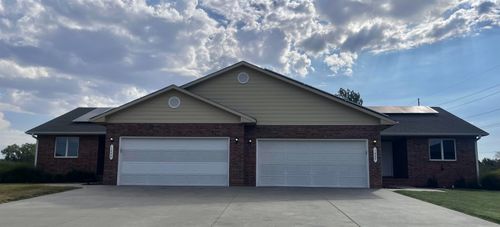 1220 and 1222 Lazy Creek Ct, Newton, KS, 67114 | Card Image