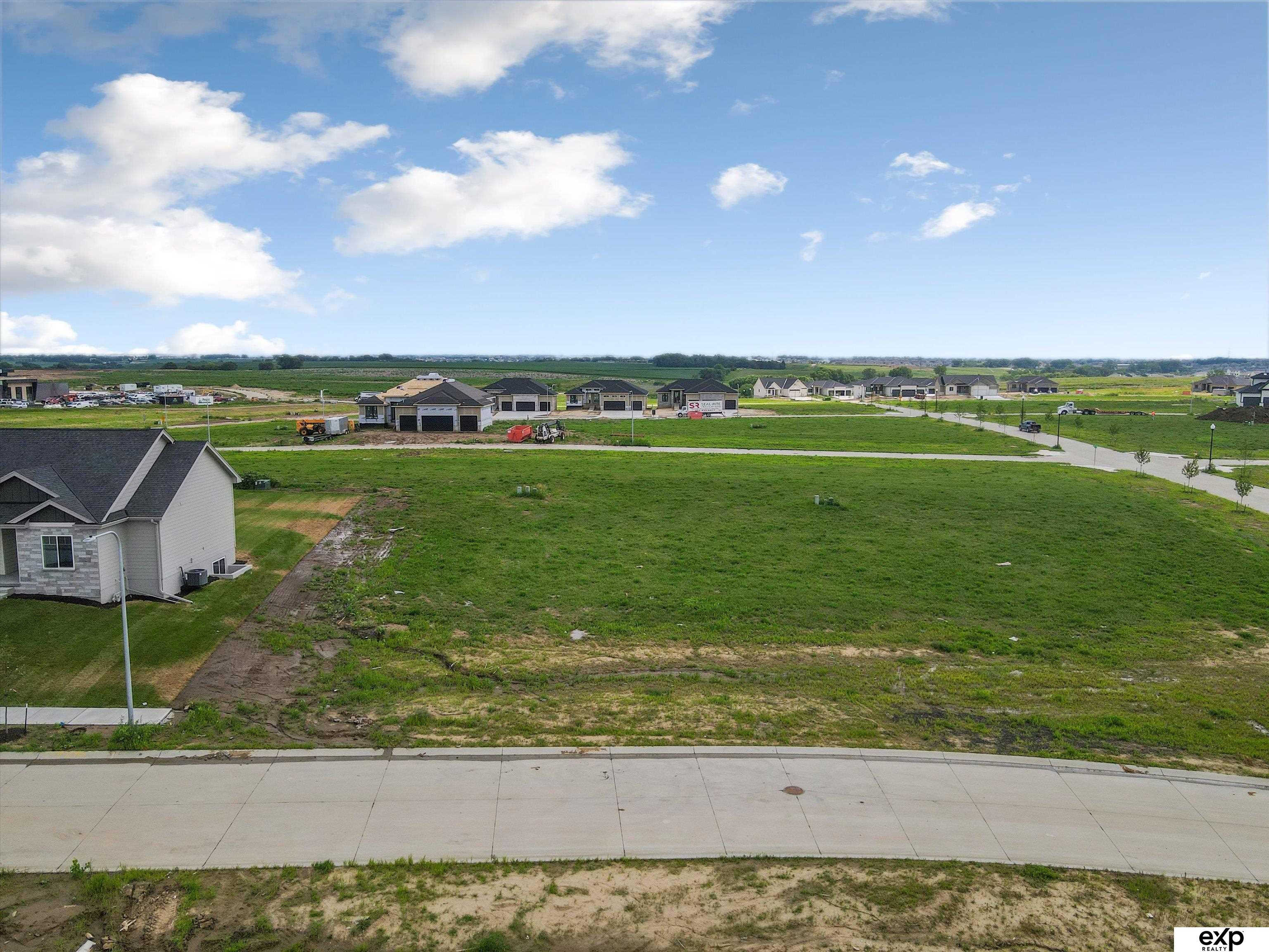Land in Elkhorn