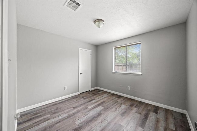 8803 Enchanted Forest Dr, House other with 3 bedrooms, 2 bathrooms and 2 parking in Houston TX | Image 16