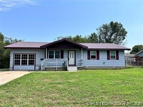 705 8th St, Checotah, OK, 74426-1215 | Card Image