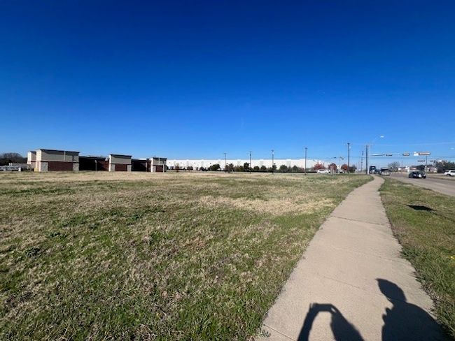 View of grassy yard | Image 8