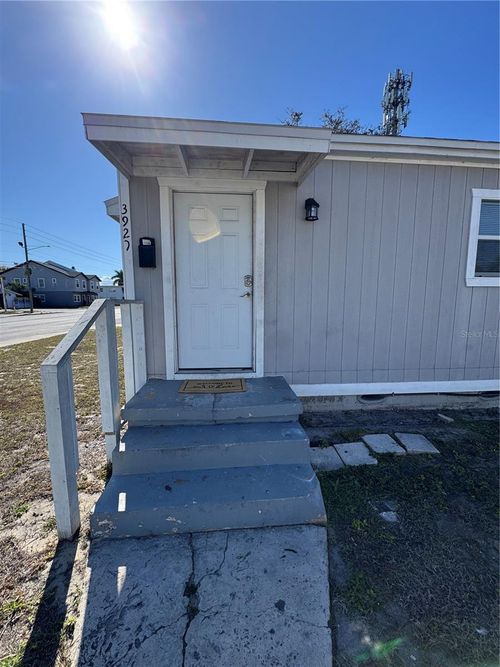 3927 6th St S, St Petersburg, FL, 33705-3817 | Card Image
