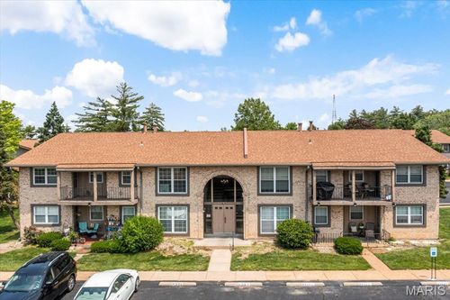 apt-b-3159 Carefree Ln, Florissant, MO, 63033-2956 | Card Image