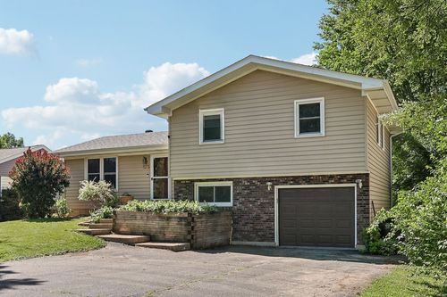 523 Maplewood Dr, Antioch, IL, 60002-1687 | Card Image
