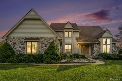 23237 N Evan Ct, New Boston, MI, 48164-8503 | Card Image