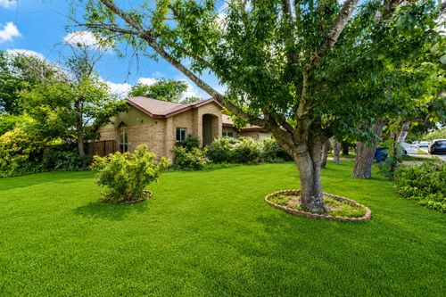 5611 Meadow Crst, Austin, TX, 78744-4047 | Card Image