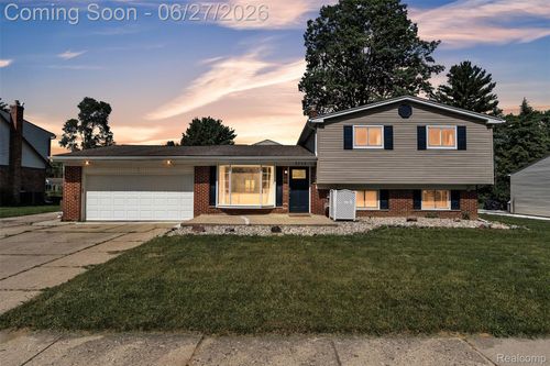 2752 Red Arrow Dr, Commerce Twp, MI, 48382-3467 | Card Image