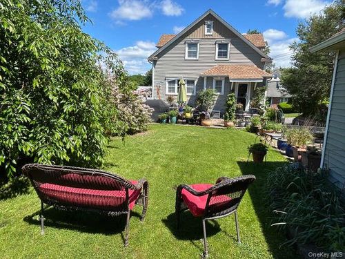 28 Jane St, Roslyn Heights, NY, 11577-1329 | Card Image