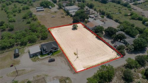 92 N Los Barreras Ave, Rio Grande City, TX, 78582-5745 | Card Image