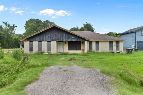 4717 17th St, Bacliff, TX, 77518-2748 | Card Image