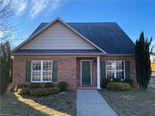 5810 Brakenwood Ln, Pfafftown, NC, 27040-9039 | Card Image