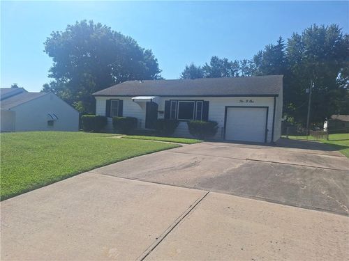 1001 Ne 67th Ter, Gladstone, MO, 64118-3543 | Card Image
