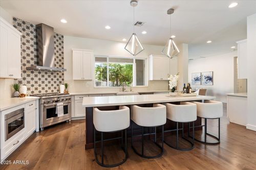 640 W Echo Ln, Phoenix, AZ, 85021-5794 | Card Image