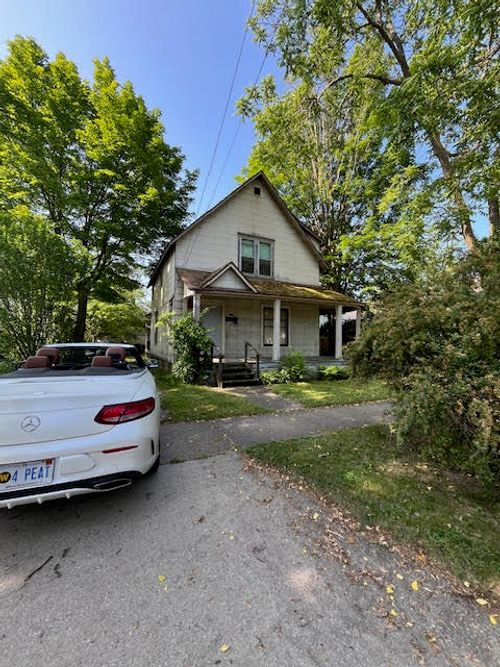 110 Clinton St, South Haven, MI, 49090-1202 | Card Image