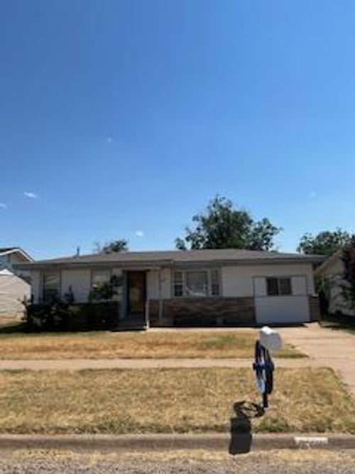 216 36th St, Snyder, TX, 79549-5107 | Card Image