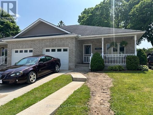 34 Victoria Street W, North Huron (Wingham), ON, N0G2W0 | Card Image