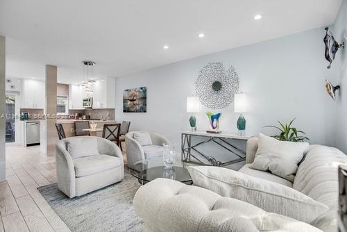 9a-39 Ne 20th Ct, Wilton Manors, FL, 33305-1086 | Card Image