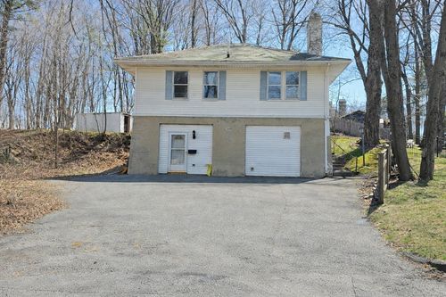60 Hampton Knolls Rd, Holyoke, MA, 01040-1351 | Card Image