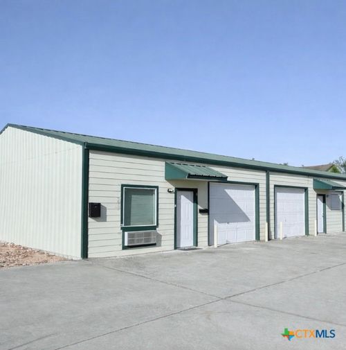 815 Saint Peter St, Gonzales, TX, 78629-3512 | Card Image