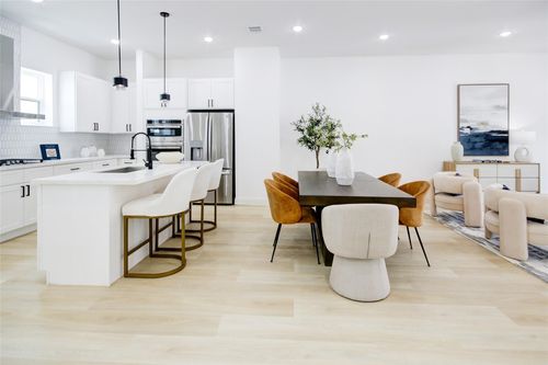 d-1214 W 24th St, Houston, TX, 77008-1824 | Card Image