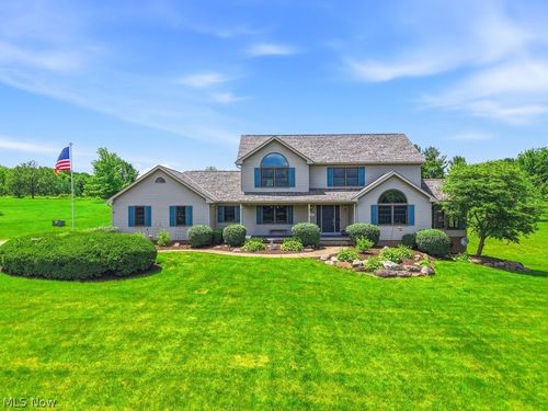 2285 Thoroughbred Dr, Wadsworth, OH, 44281-8522 | Card Image