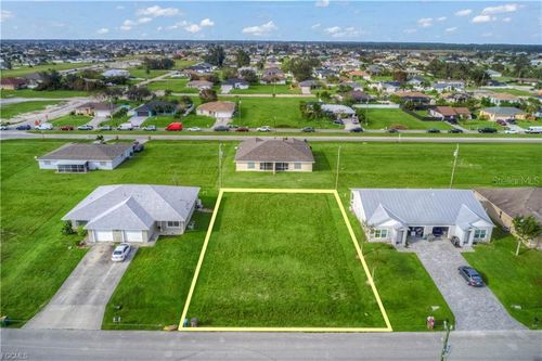 833 Ne 15th Ln, Cape Coral, FL, 33909-1487 | Card Image