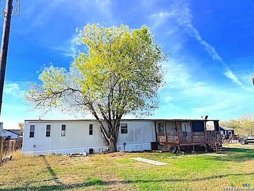 135 Creekway Ln, Seguin, TX, 78155-7712 | Card Image