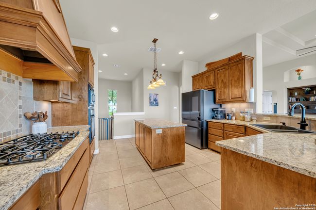 10210 Rafter O Trl, House other with 3 bedrooms, 3 bathrooms and null parking in Helotes TX | Image 14