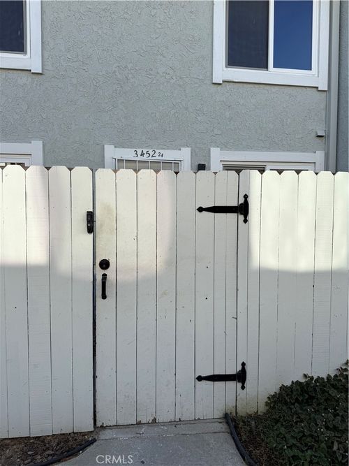 24-3452 Lockwood Ct, Simi Valley, CA, 93063-5309 | Card Image