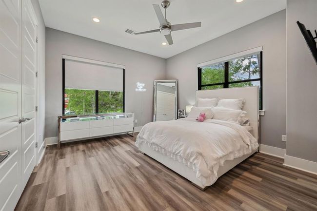 Second bedroom upstairs. | Image 39