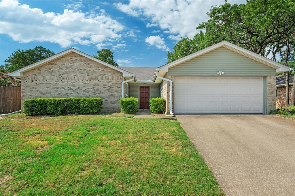 Edgewood Ln, Bedford, TX 76021