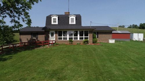 664 Broadway Ln, Hillsville, VA, 24343-3673 | Card Image