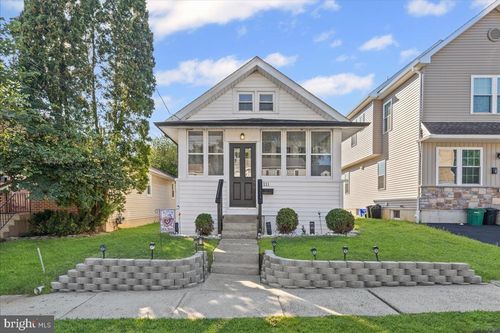 111 Ridge Blvd, BROOKHAVEN, PA, 19015-2319 | Card Image