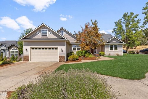 1151 Arrowhead Trl, Eagle Point, OR, 97524-8605 | Card Image