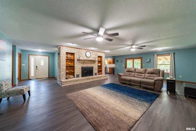 1803 Spring Garden Rd, House other with 3 bedrooms, 3 bathrooms and null parking in Marion IL | Image 5