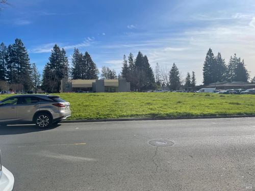 332 City Center Dr, Rohnert Park, CA, 94928-2176 | Card Image