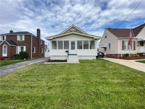8221 Grand Division Ave, Cleveland, OH, 44125-1248 | Card Image