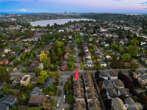 a-8509 A Interlake Ave N, Seattle, WA, 98103-4027 | Card Image