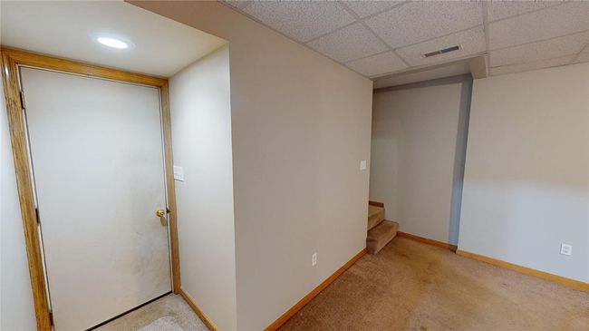 Garage Entry | Image 36