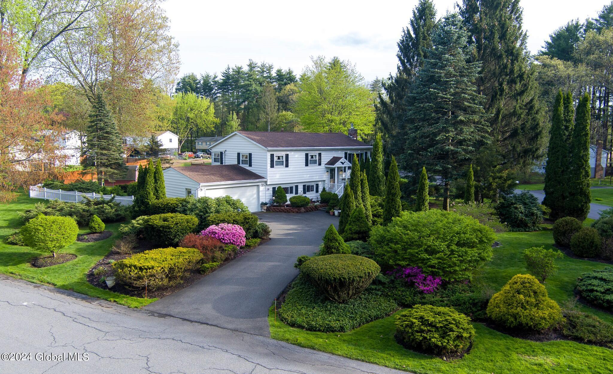 Oakwood Blvd, Clifton Park, NY 12065