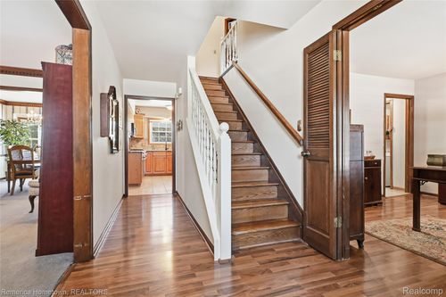 11335 Bellwood Dr, Plymouth, MI, 48170-3557 | Card Image