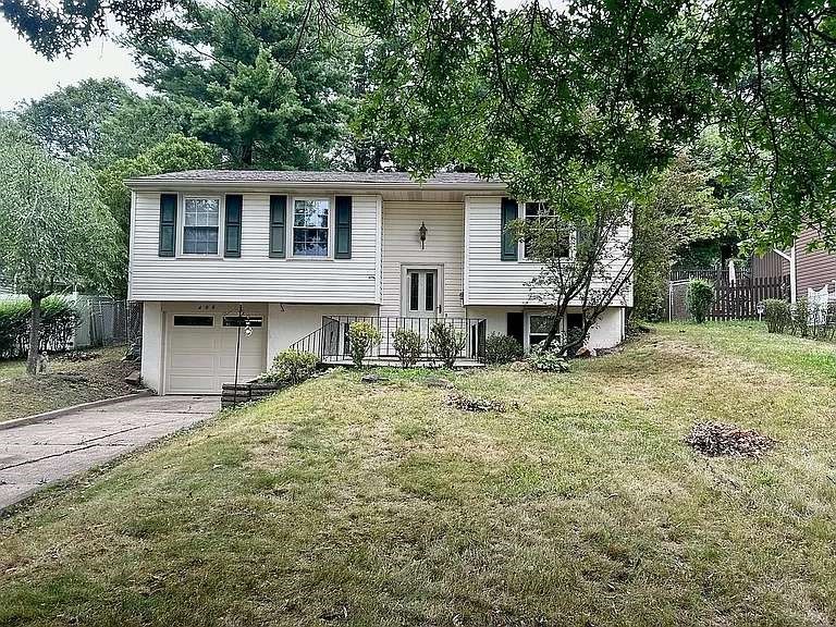 Cottonwood Dr, Oakdale, PA 15071