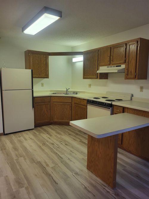 3-609 Main St S, Renville, MN, 56284-1814 | Card Image