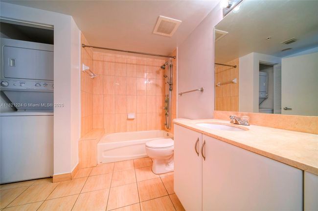 APT-3205 - 1750 N Bayshore Dr, Condo with 1 bedrooms, 1 bathrooms and null parking in Miami FL | Image 11