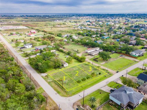2 Avenue L, San Leon, TX, 77539-8423 | Card Image