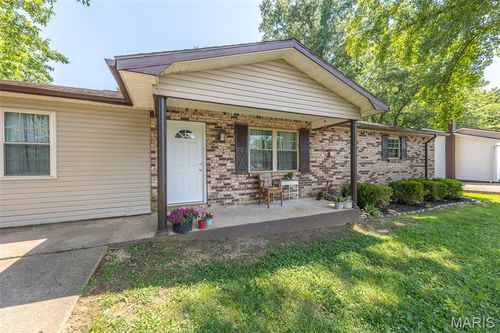 243 Hampton Ct, Poplar Bluff, MO, 63901-6709 | Card Image