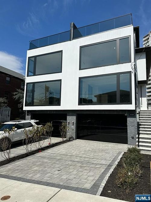 411 Jane St, Fort Lee, NJ, 07024-2616 | Card Image